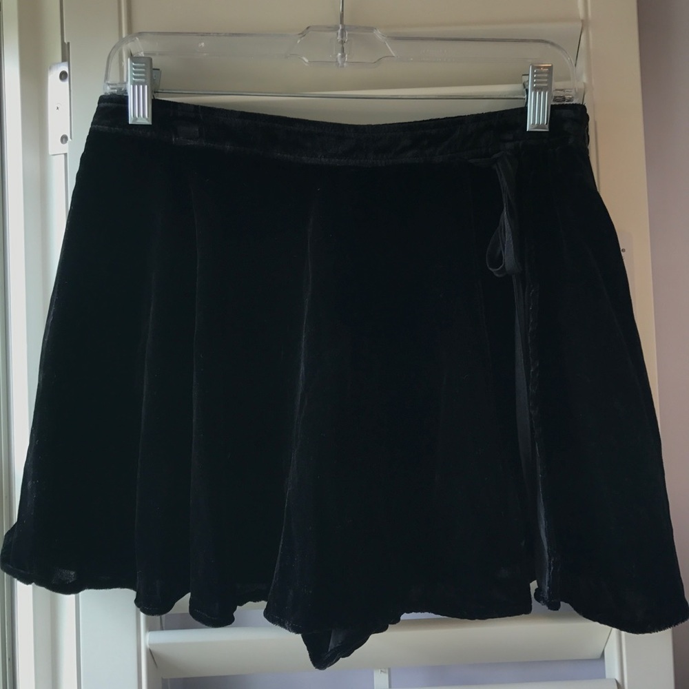 Free People NWT Size 8 Black Velvet Skirt